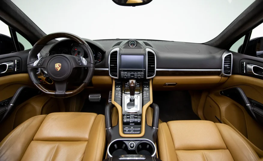 2013 Porsche Cayenne GTS